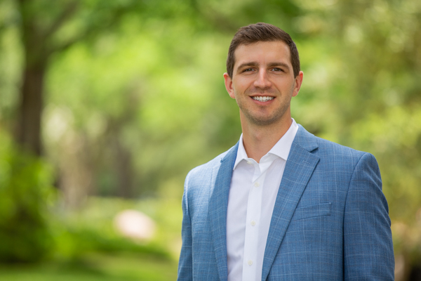 Outdoor example of what to wear for professional headshots with a light blue blazer