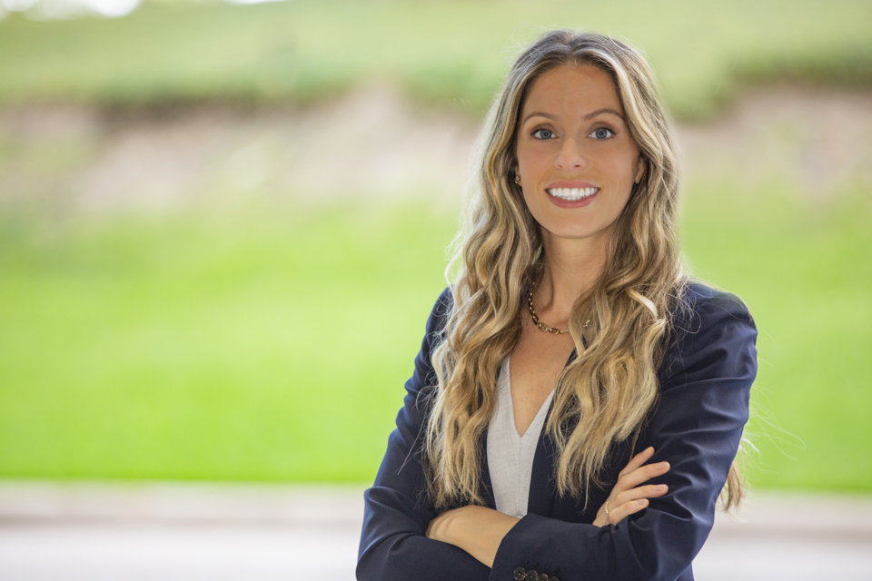 Outdoor outfit example for professional headshots in Houston.