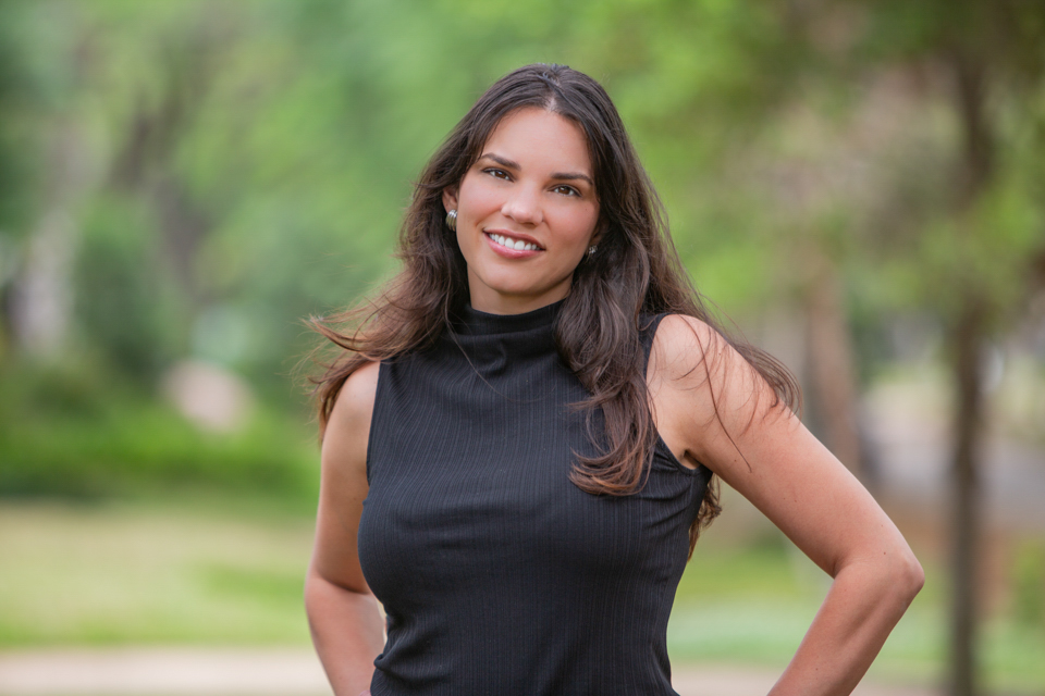 natural professional headshots outdoor portrait woman